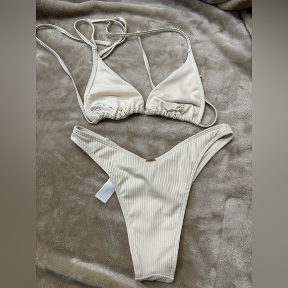 2 bathing suits HOLLISTER XS - Picture 3 of 6